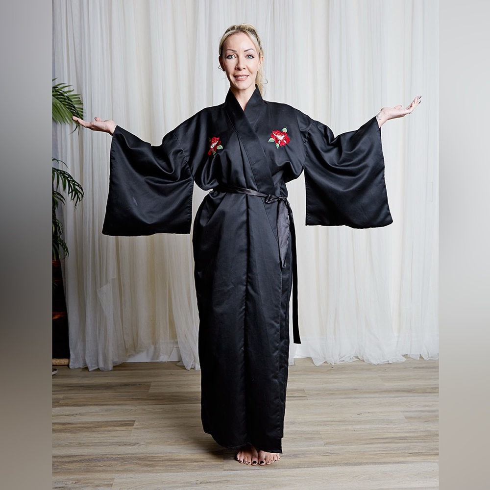 Vintage Black Floral Embroidered Asian Robe